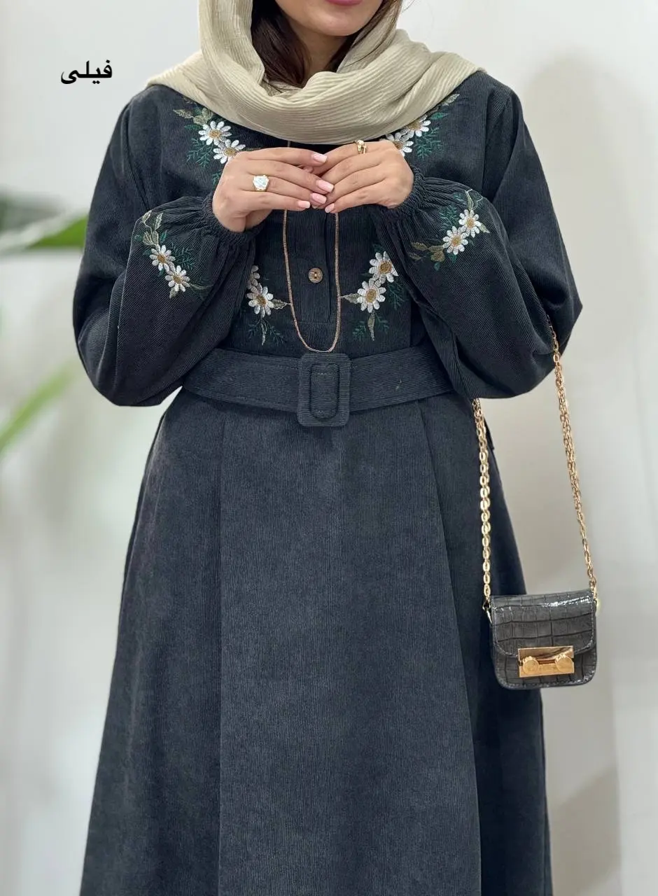 پیراهن مانتویی گلدوزی بابونه همراه با کمربند